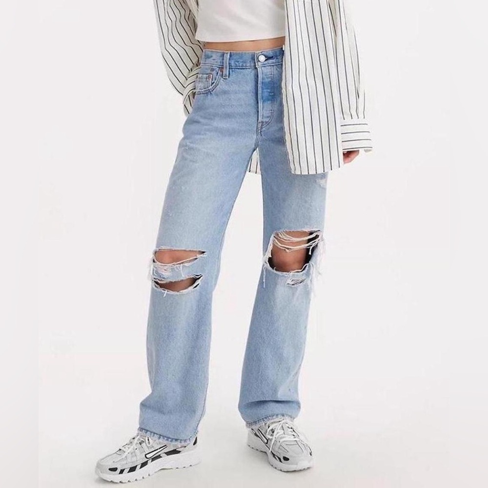 Levi’s Women’s 501 ‘90s Denim Jeans 25” Light Wash Distressed Mid Rise